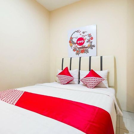 Sentosa Guest House Pontianak Kültér fotó