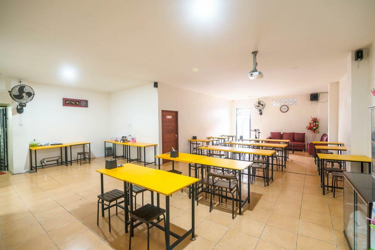 Sentosa Guest House Pontianak Kültér fotó