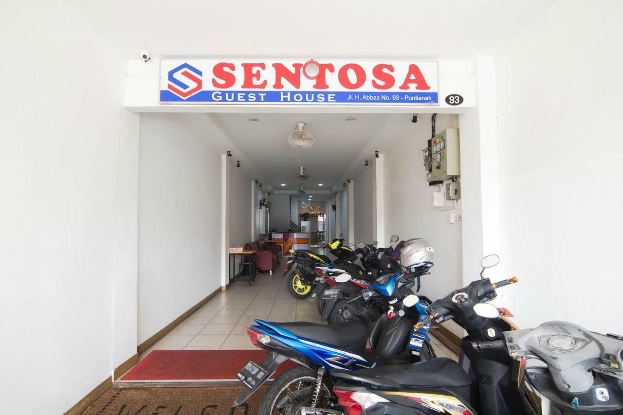 Sentosa Guest House Pontianak Kültér fotó