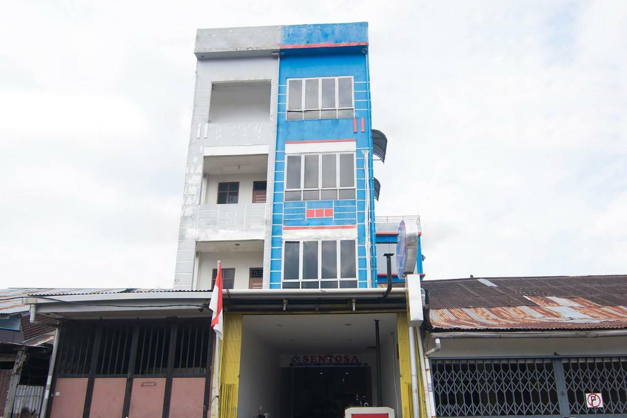Sentosa Guest House Pontianak Kültér fotó