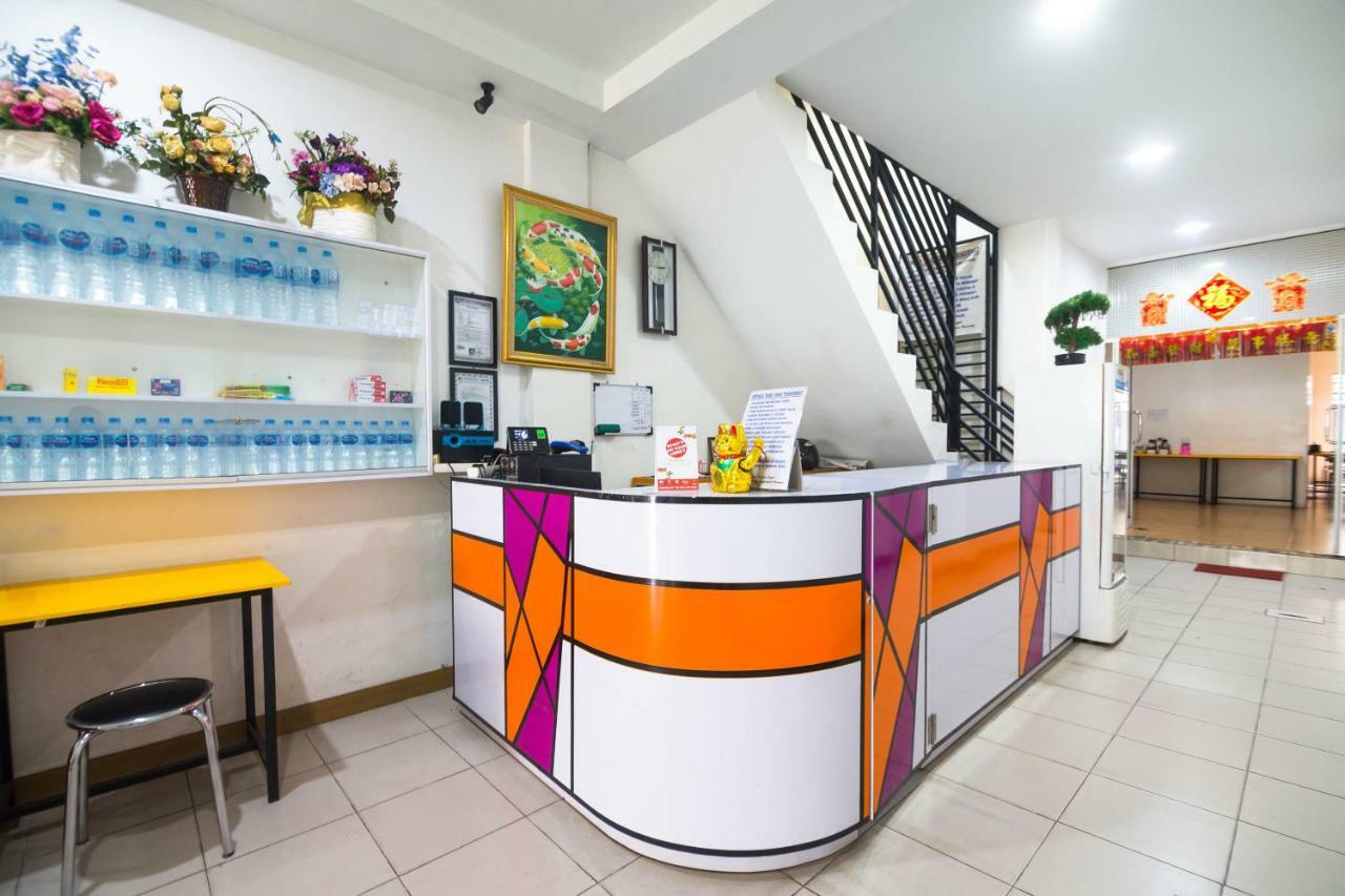 Sentosa Guest House Pontianak Kültér fotó