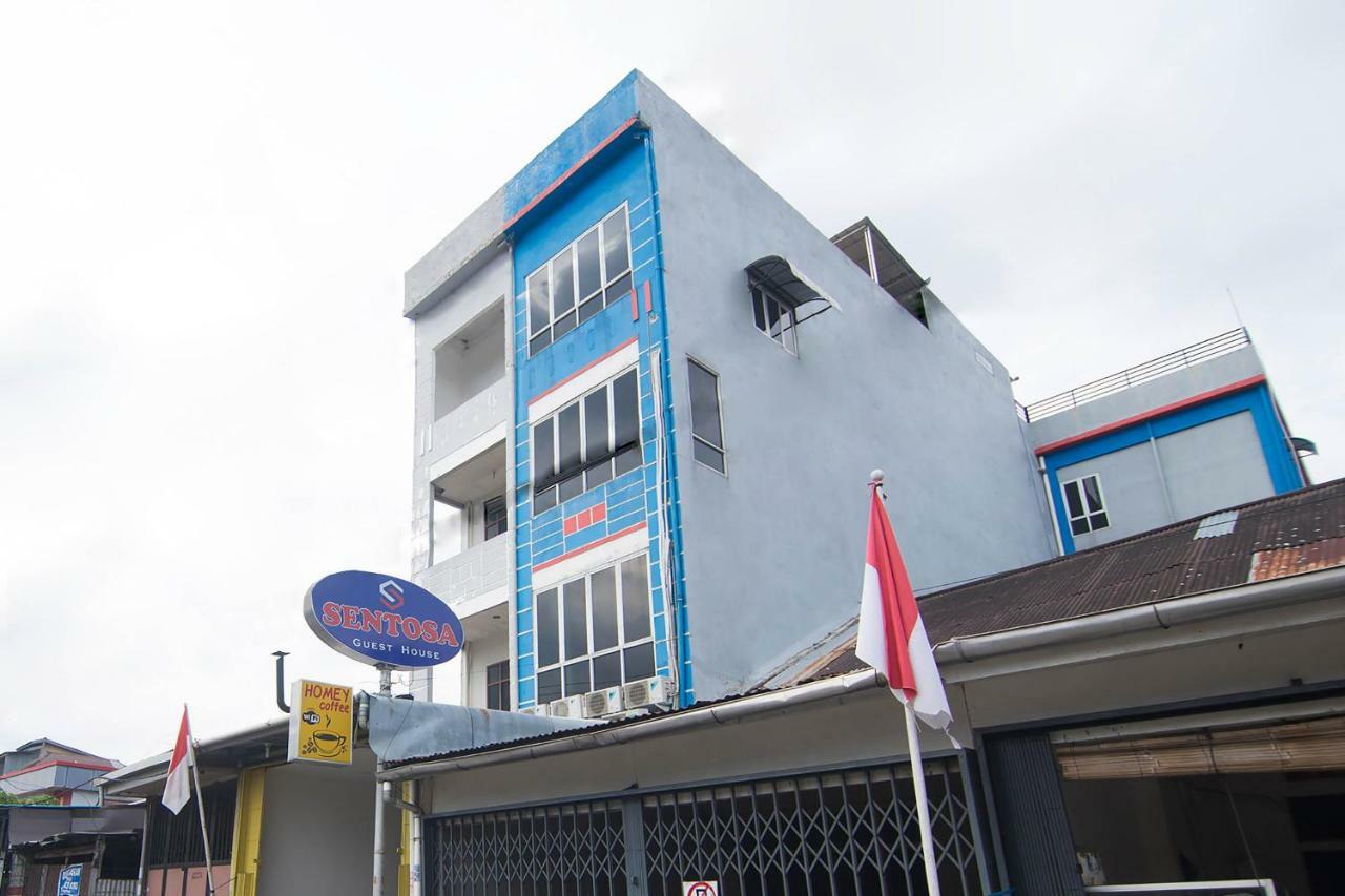 Sentosa Guest House Pontianak Kültér fotó